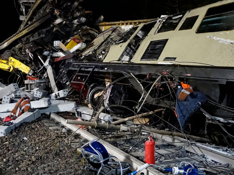 Is Norfolk Southern ‘making it right’ after Ohio derailment? New lawsuit adds to doubts